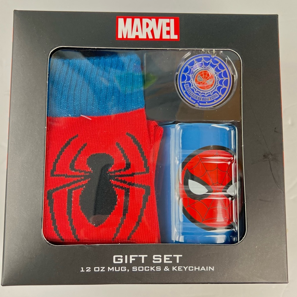MARVEL SPIDER MAN GIFT SET  12 oz Mug Keychain Socks (One Size)